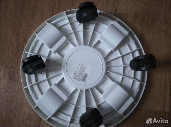 Подставка для цветов на колесиках