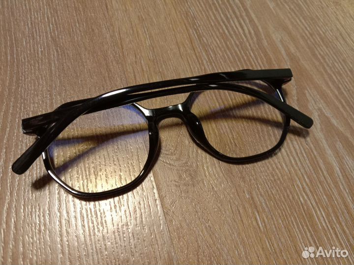 Очки солнцезащитные