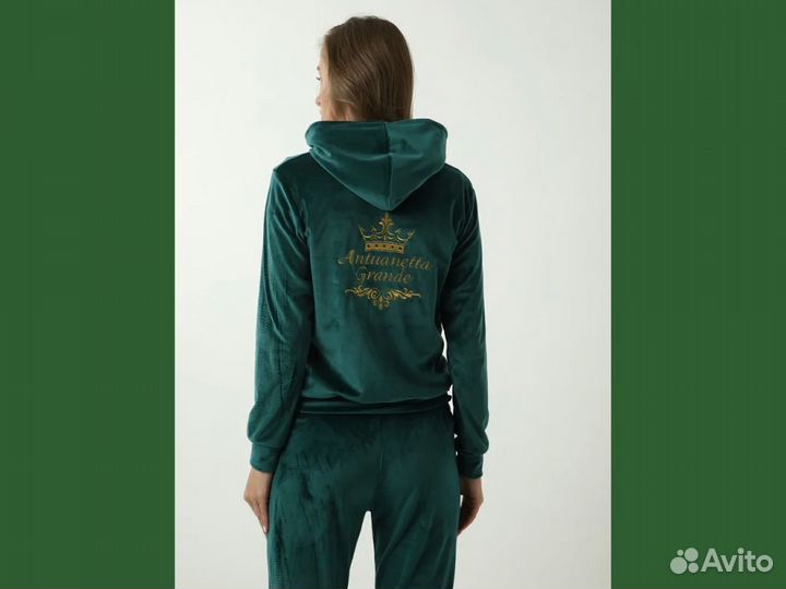 Велюровый спортивный костюм женский