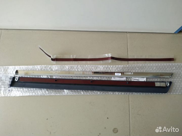 Молдинг задней правой двери Volkswagen Passat B7