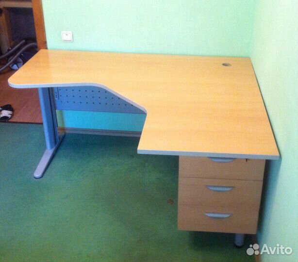 Компьютерный стол