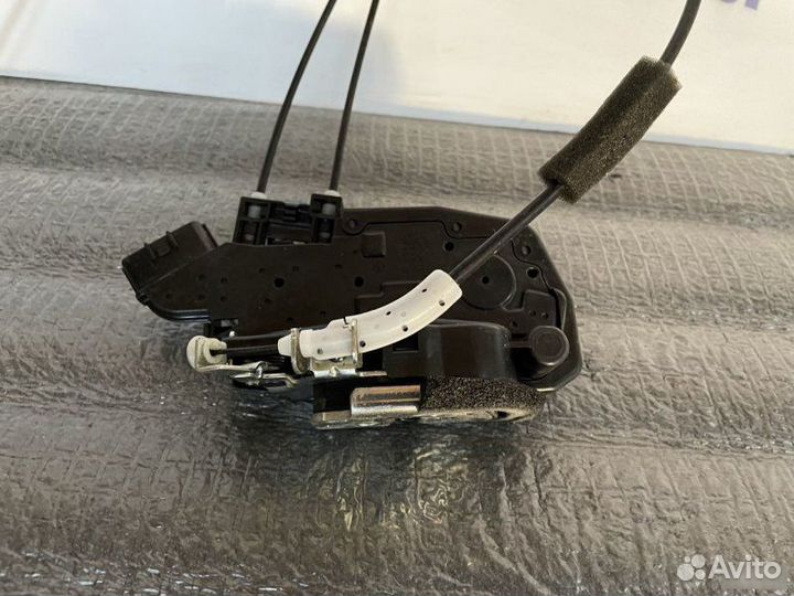 Замок передний левый Nissan Tiida C11 HR15