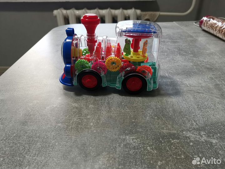 Игрушечный паровоз