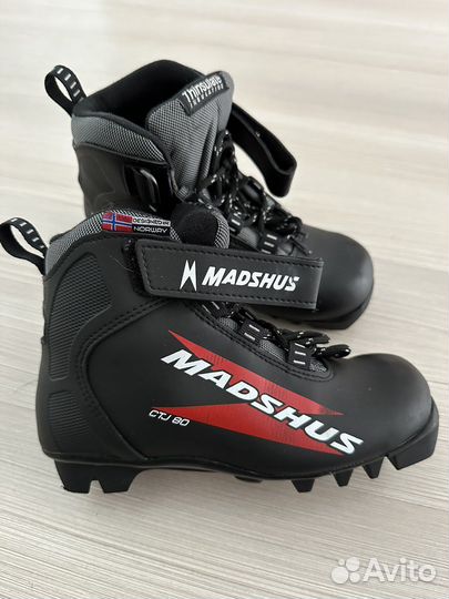 Лыжи и ботинки 34р-р