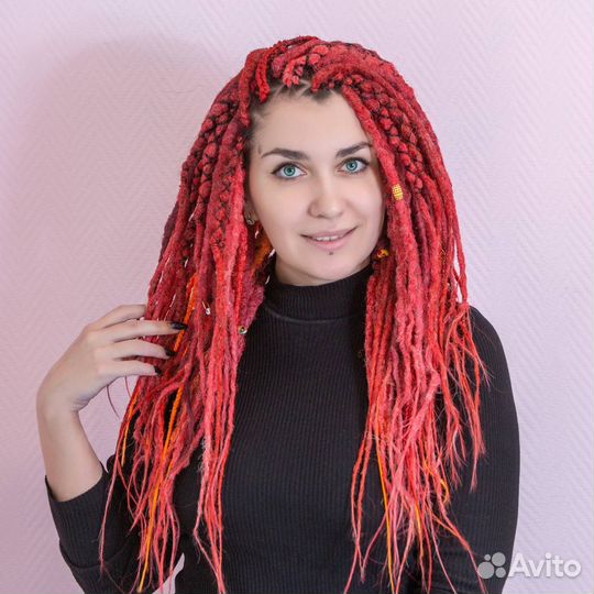 Вплетение кос, дредов, локонов