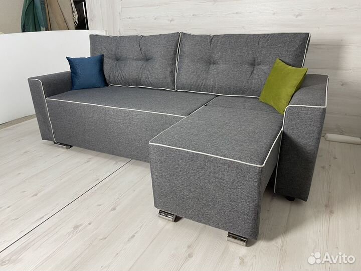 Большой угловой диван на пружинном блоке