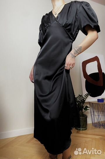 Платье с объемными рукавами