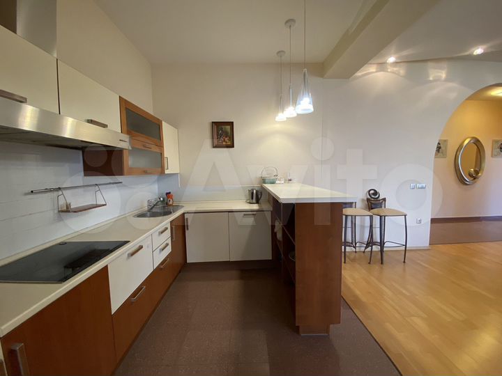 3-к. квартира, 170 м², 6/7 эт.