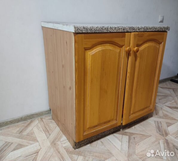 Стол кухонный