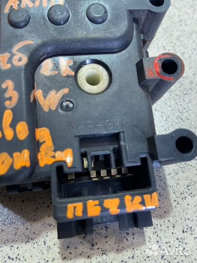 Сервопривод заслонок печки Mazda Demio 2005 г