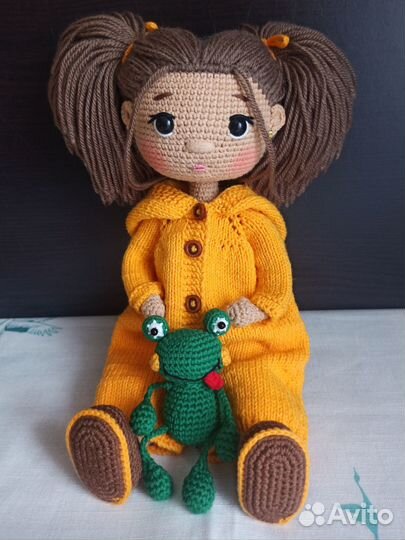 Вязаная кукла с гардеробом (на заказ)