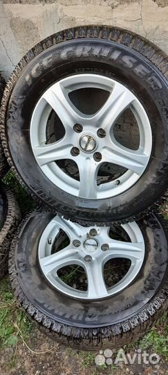 Bridgestone Ice Cruiser 7000 205/70 R15