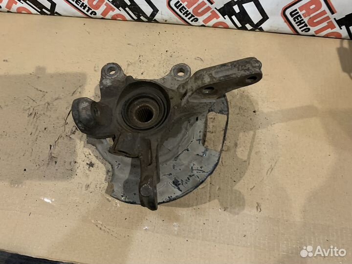 Кулак поворотный передний Nissan Cube AZ10