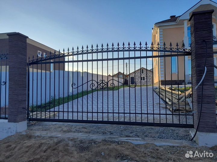 Кованый забор для частного дома