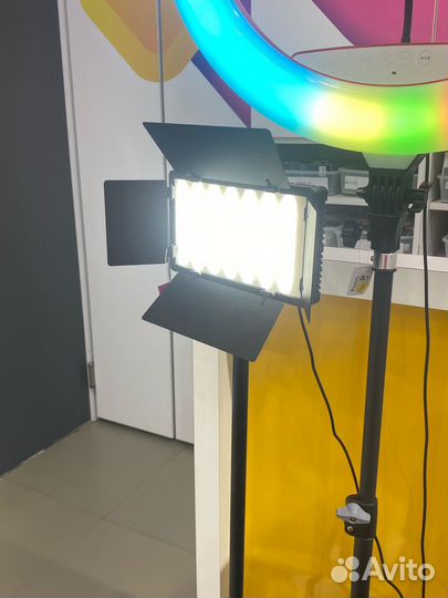 Светодиодный осветитель - U600 RGB