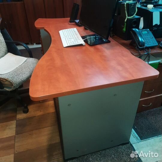 Стол офисный с тумбой бу