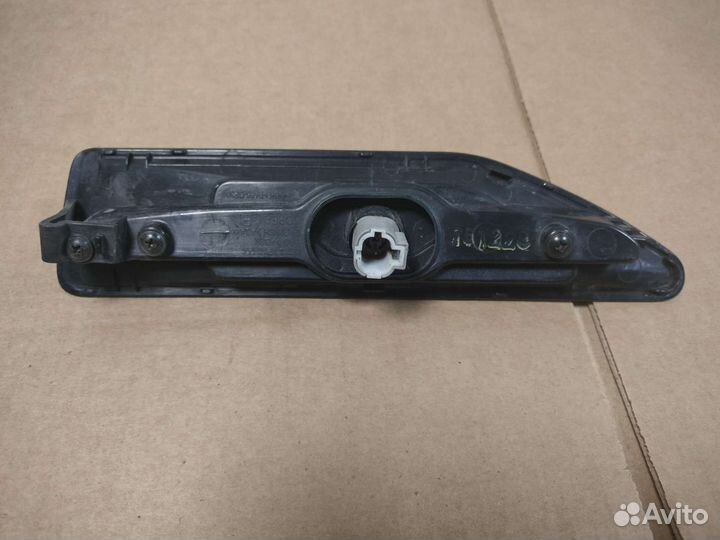 Повторитель на крыло передний правый Kia Rio седан