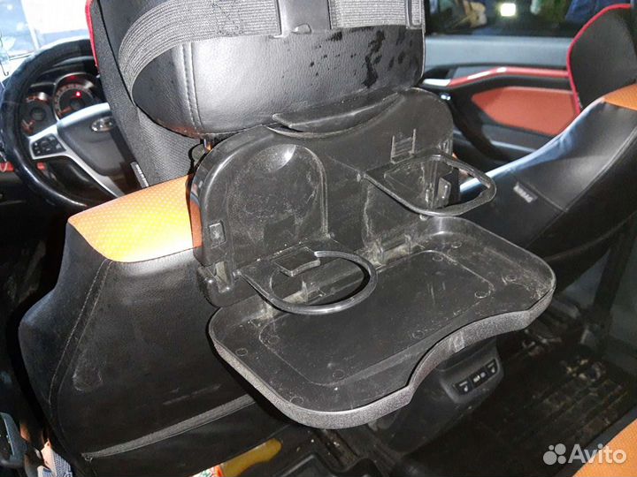 Столик в машину