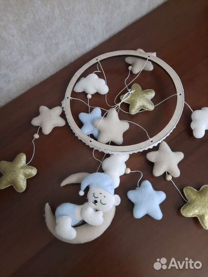 Мобиль на кроватку из фетра