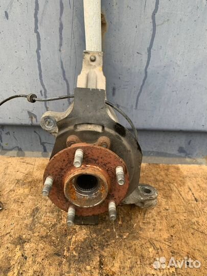 Поворотный кулак левый Nissan Teana J32 2.5