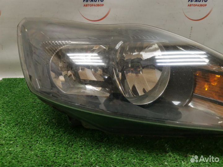 Фара галогеновая передняя правая Ford Focus 2