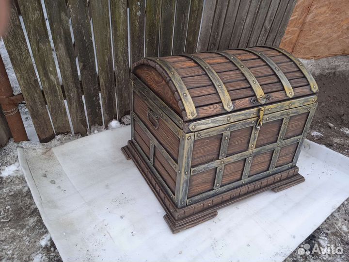 Сундук деревянный