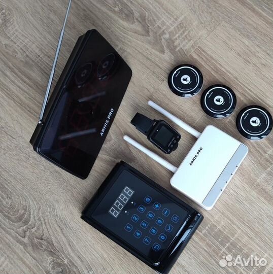 Кнопка вызова официанта в комллекте с часами табло