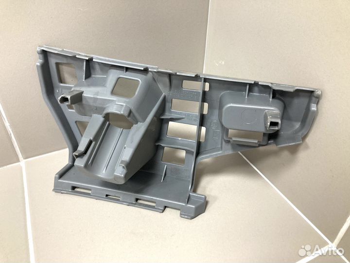 Кронштейн перед бампера левый Skoda Fabia 2010-15