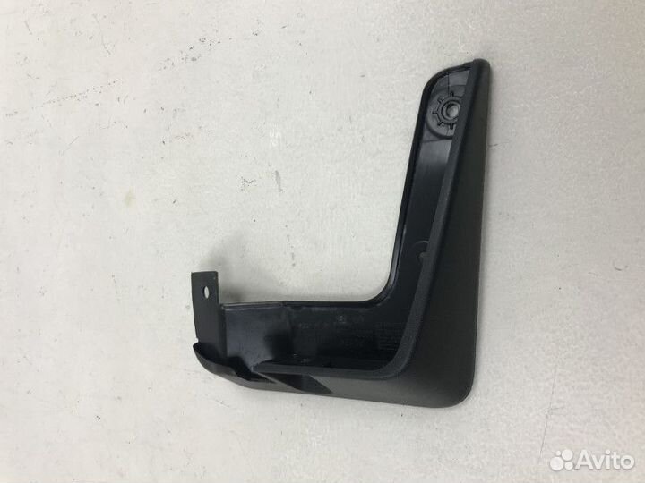 Брызговик передний правый Hyundai Solaris 2