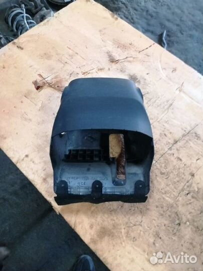 Кожух рулевой колонки Toyota Auris