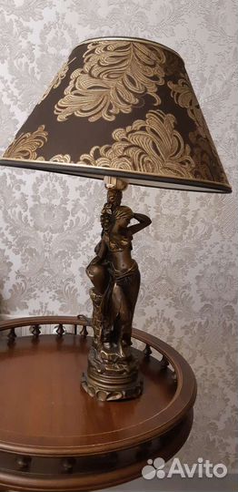 Лампа настольная