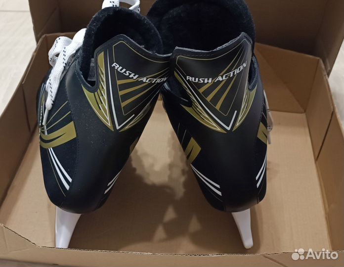 Коньки хоккейные