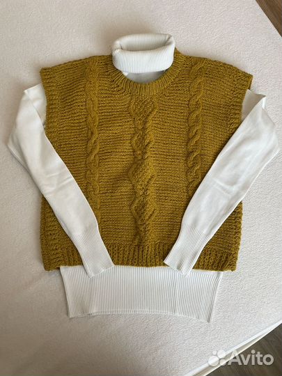 Жилетка вязаная женская горчичного цвета