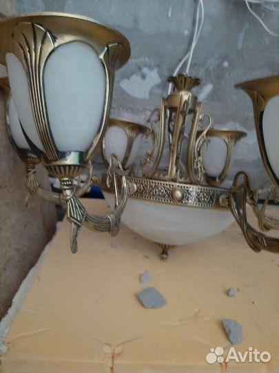 Большая люстра и 2 бра