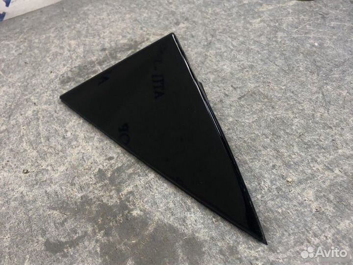 Вставка двери передняя левая Kia Stinger Gt