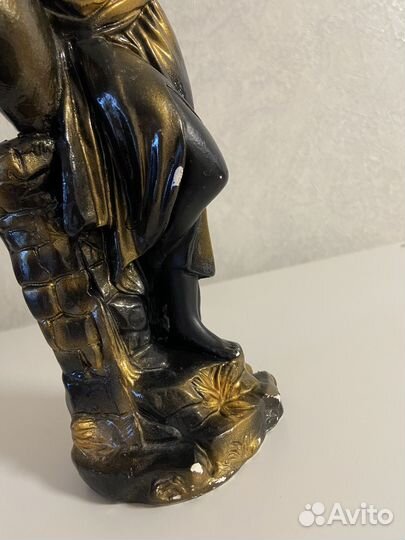 Статуэтка девушка с кувшином