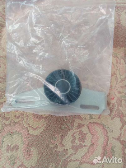 Натяжной ролик ремня генератора