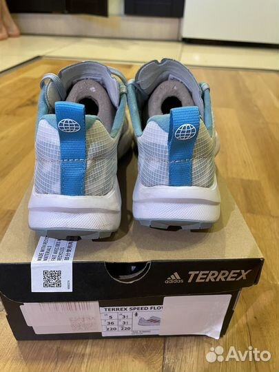 Кроссовки adidas terrex