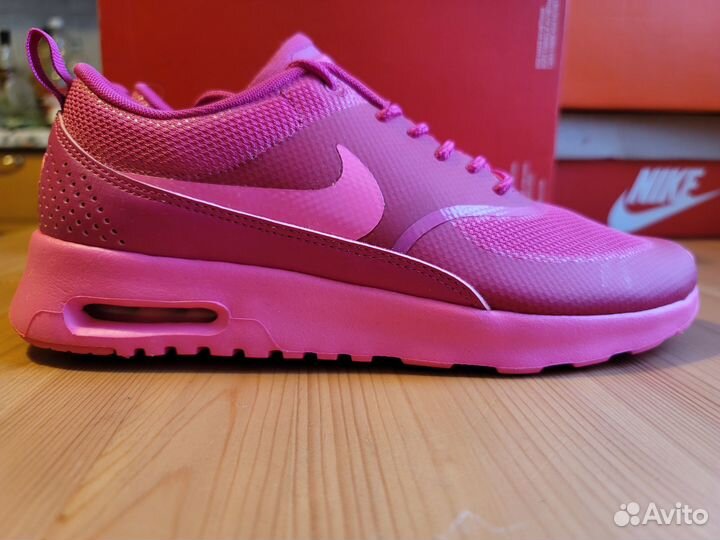 Nike thea pink hotsell