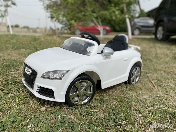 Детский электромобиль audi