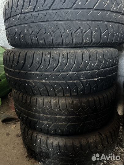 Bridgestone WT17 235/65 R17 108T