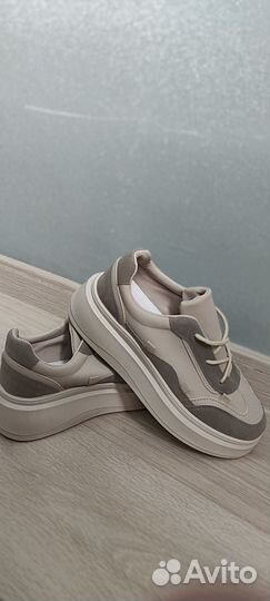 Кроссовки женские 39 размер