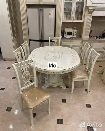 Стол и стулья новые. Кухонный стол