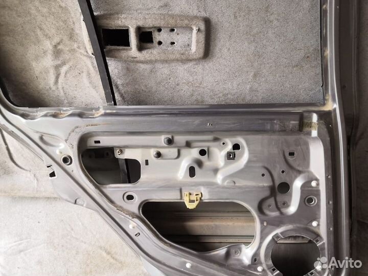 Задняя левая дверь от Рено Симбол