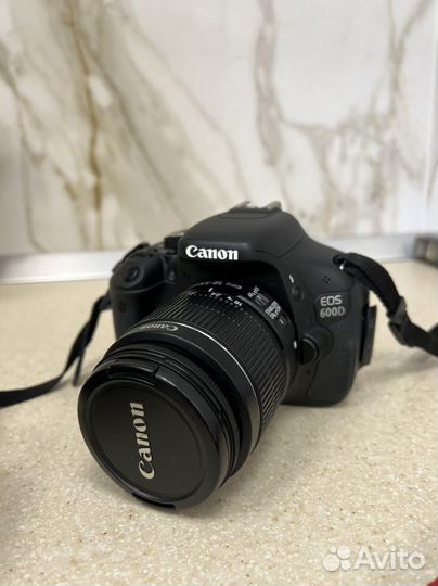 Зеркальный фотоаппарат canon eos 600D
