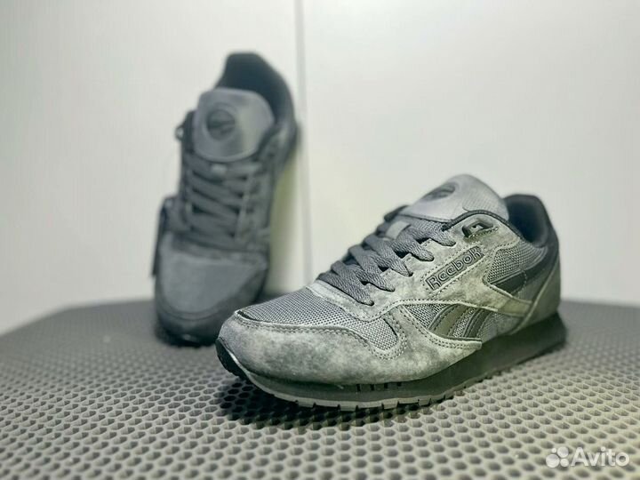 Кроссовки Reebok модные