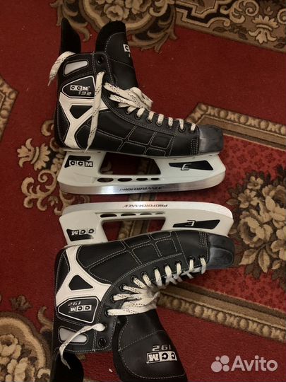 Коньки хоккейные