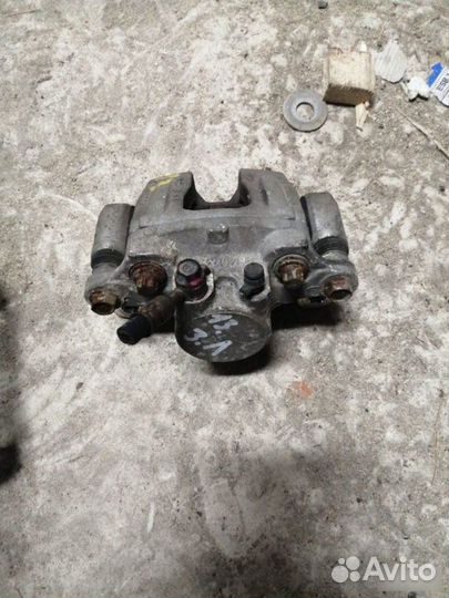 Суппорт задний левый Kia Quoris