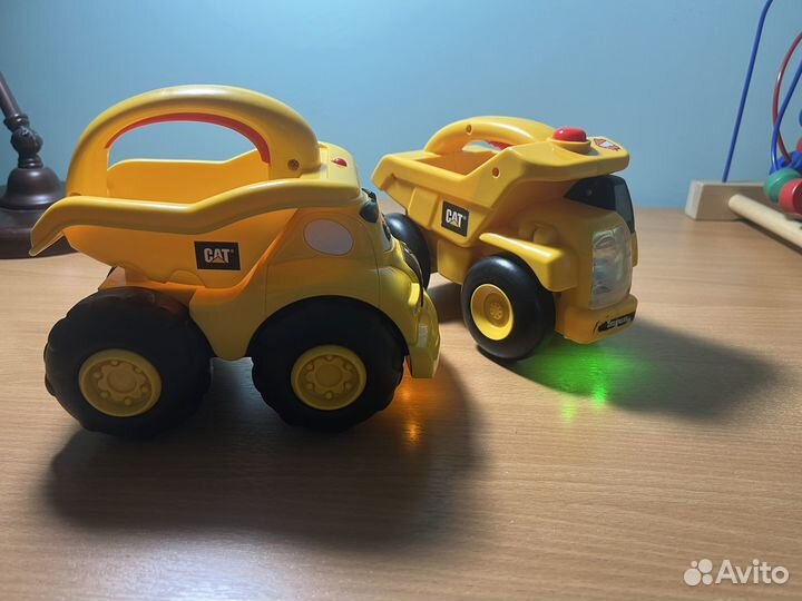 Две машинки CAT