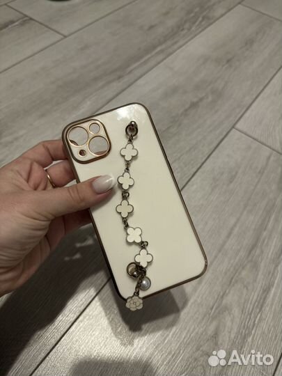 Чехлы на телефон iPhone 13